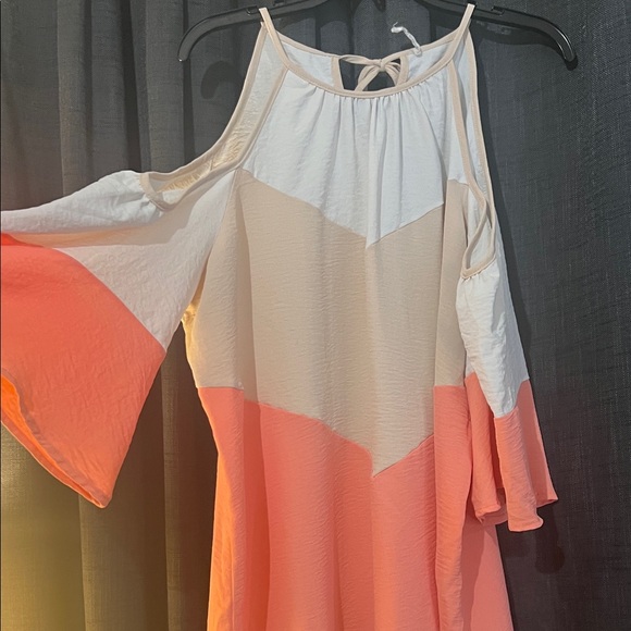 Colorblock Cold Shoulder Top - Picture 2 of 4